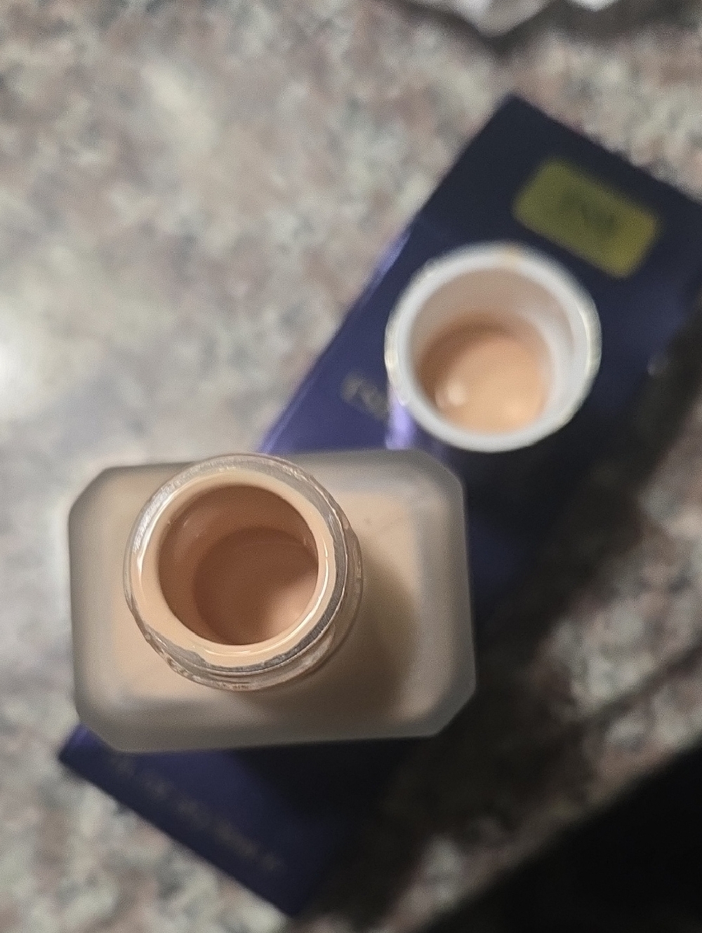 Estee Lauder Double Wear Stay in place, makeup (1N0 Porcelain) - Picture 5 of 10